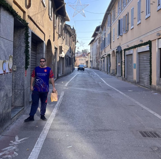 Banda di bulli insegue e cerca di rubare il pranzo a un ragazzo autistico