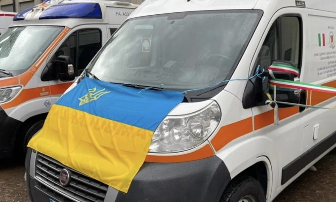 L’ambulanza di «Avsa» al fronte, la bella donazione dei volontari