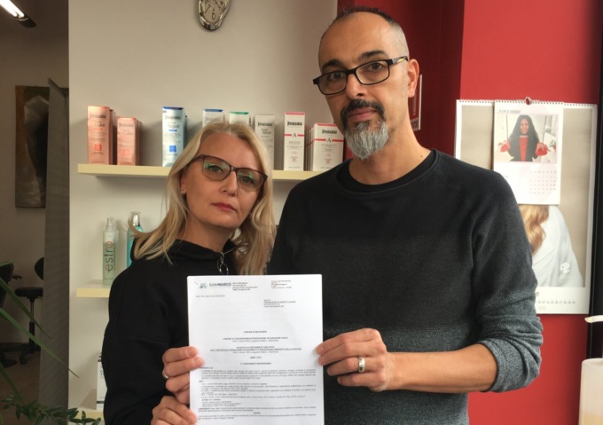 «Costretti a pagare 300 euro per… l’ombra»