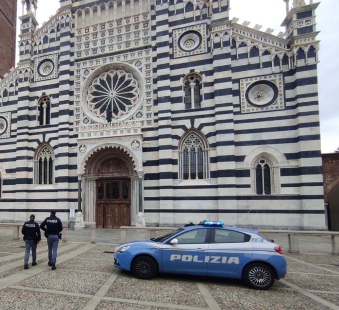 Impediva l’accesso in chiesa: allontanata dalla Polizia