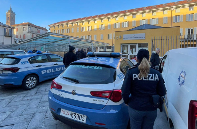 Tenta di dare fuoco alla Procura: fermato 60enne