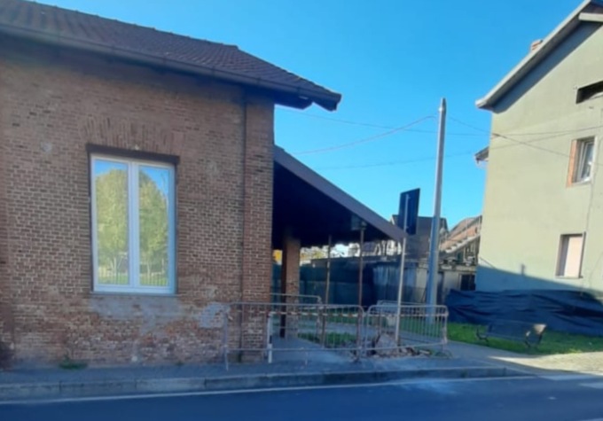 Si schianta con l’auto contro un pilastro, anziana perde la vita