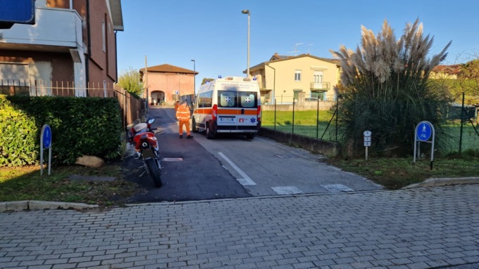 Schianto in moto, grande paura per due giovanissimi