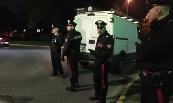 Furgone rubato, sperona la Polizia locale e viene bloccato a Carugate
