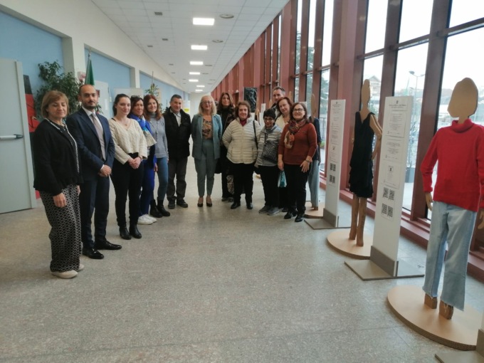 In Prefettura l’inaugurazione della mostra “Com’eri vestita?” contro la violenza di genere