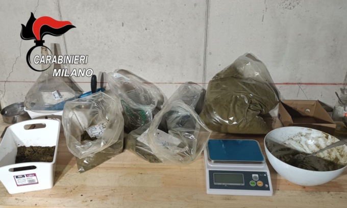 Garage trasformato in raffineria della droga, arrestato un 41enne