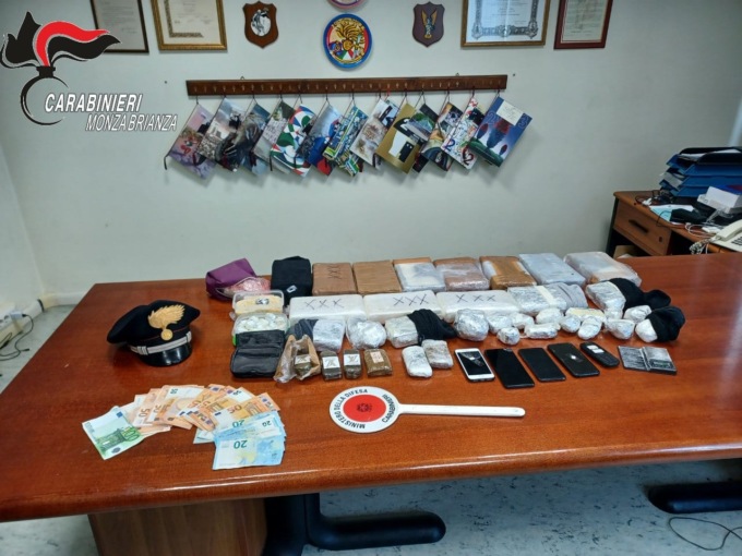 Spaccio nelle province di Como e Monza: otto arresti