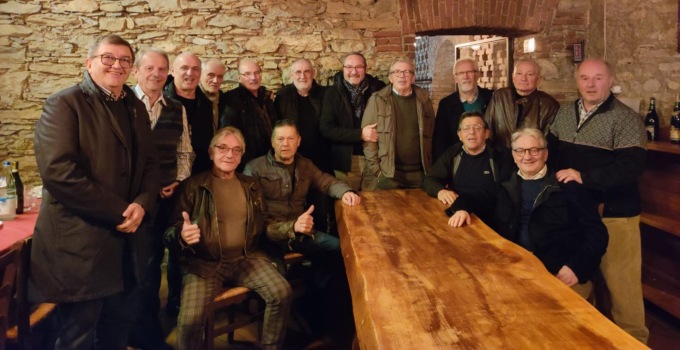 Ex compagni si ritrovano a 50 anni dalla Maturità