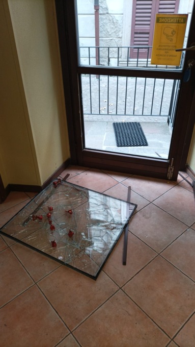 Colpo nella sede del centro anziani di Besana, i ladri immortalati dalle telecamere
