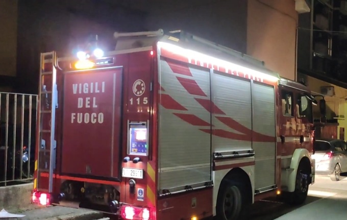 Alba di fuoco a Busnago, famiglia evacuata dopo un incendio in appartamento
