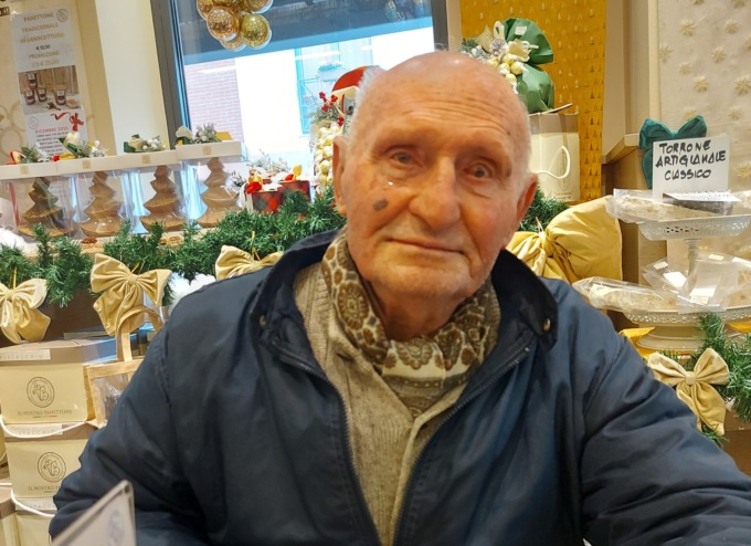 Anziano derubato del borsello al supermercato