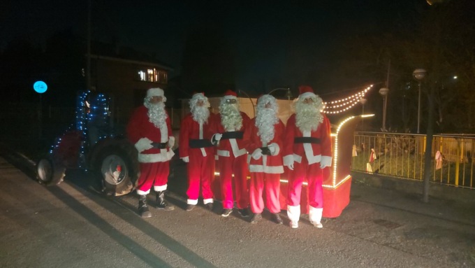 Seveso, 75 consegne da parte dei Babbi Natale del Comitato Folcloristico di via Zara
