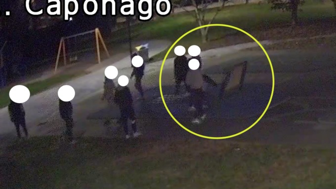 Baby vandali inchiodati dalle telecamere, il sindaco: “Fatevi avanti o denuncio”
