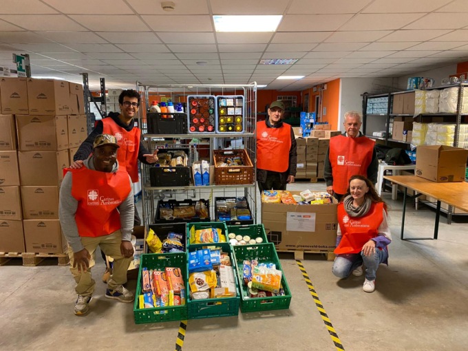 I dipendenti di “Rollon” raccolgo 400 chili di viveri per la Caritas