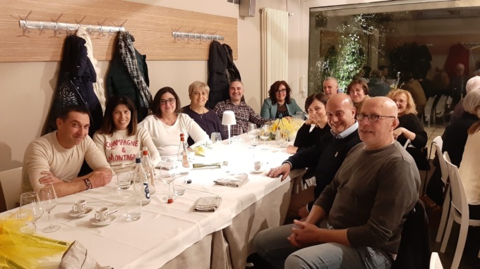 Compagni di scuola si ritrovano dopo 45 anni