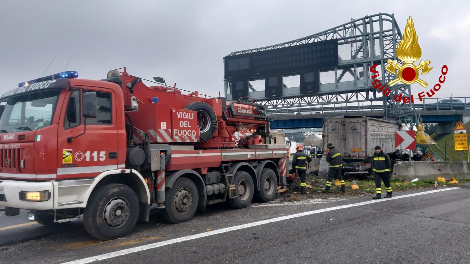 autostrada a4 morto tir furgone pompieri