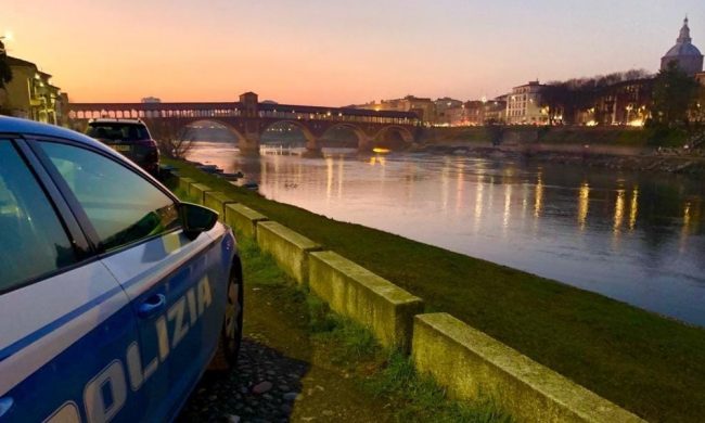 Ragazzina 15enne si getta nel fiume, salvata dagli agenti della Polizia di Stato