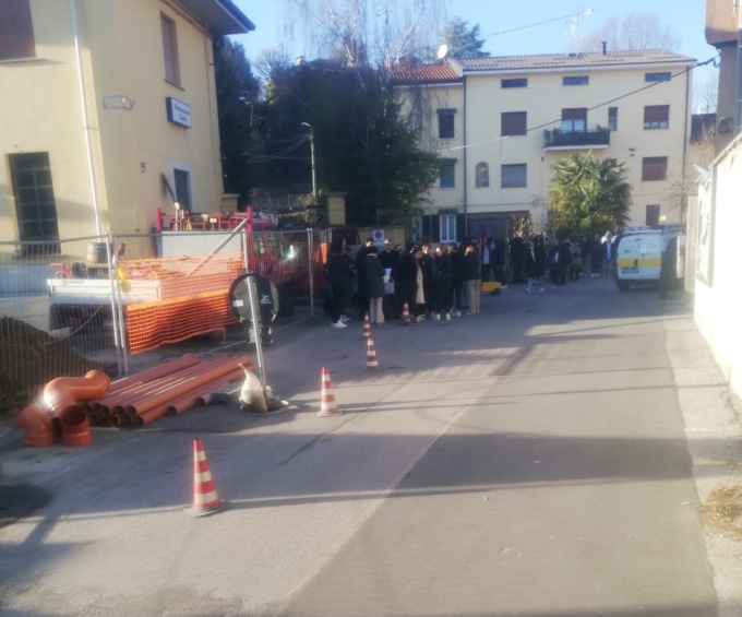 Tubo del gas tranciato per errore: riparato il danno e intanto i tecnici di Reti Più scoprono un’altra perdita