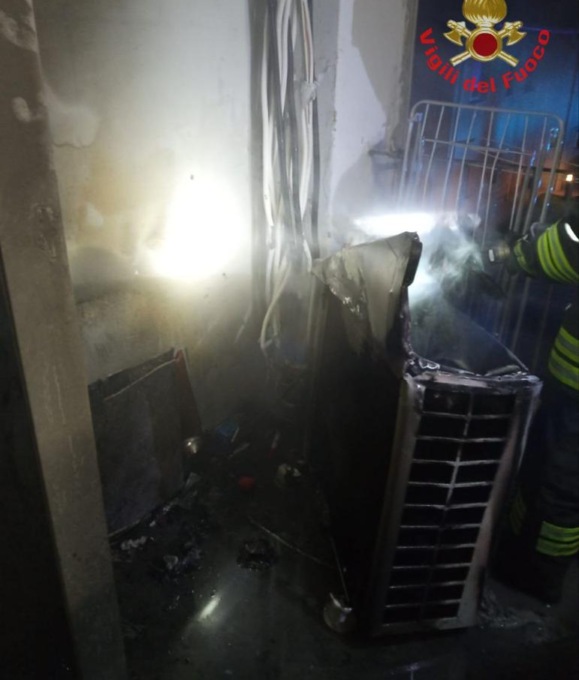 Incendio su un balcone, notte di paura in uno stabile di Concorezzo
