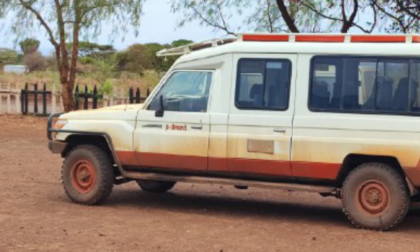 Vacanza da incubo in Kenya, bloccati su una jeep in mezzo a un fiume di fango