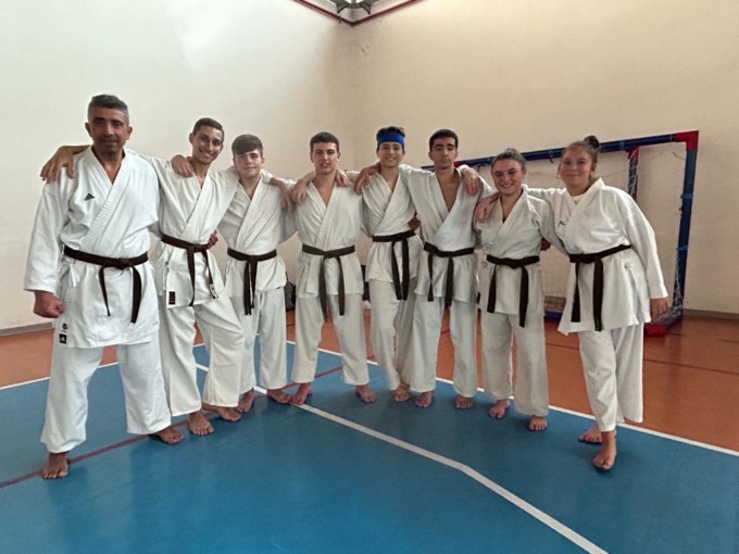 Otto allievi della Ken To Zazen diventano cintura nera