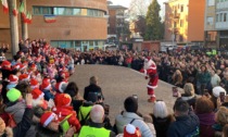 Festa in piazza con Babbo Natale per i bimbi delle scuole dell'infanzia