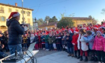 Festa di Natale in piazza con i genitori per i ragazzi della primaria