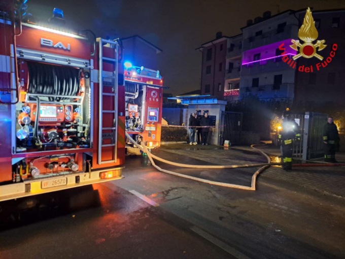 Incendio in un  box a Limbiate, salvate alcune tartarughe