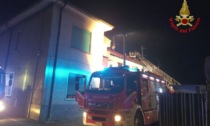 Incendio in uno stabile a Cogliate, pompieri al lavoro