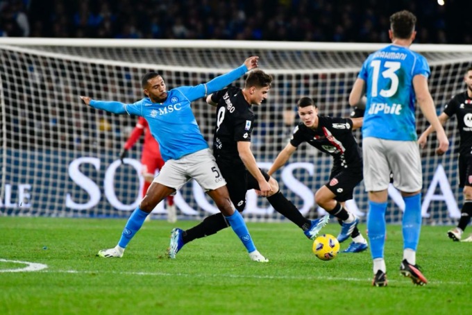 Un Monza caparbio strappa un punto al Maradona: Pessina sbaglia un rigore, gli azzurri attaccano ma non segnano (foto)