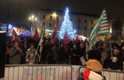 Presentato nella sala comunale il libro su Pisanò, massiccia mobilitazione antifascista