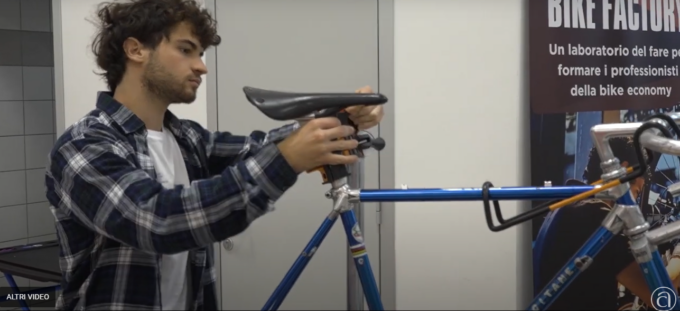 Meccanico riparatore di biciclette: il corso fa numeri record