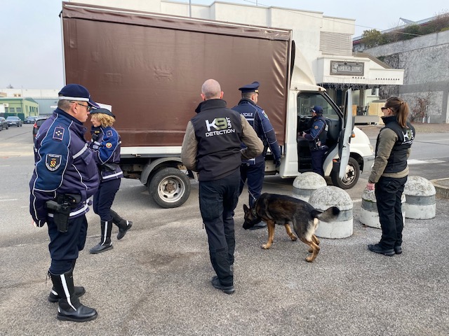 Polizia locale e Provinciale insieme all’unità cinofila per un controllo congiunto