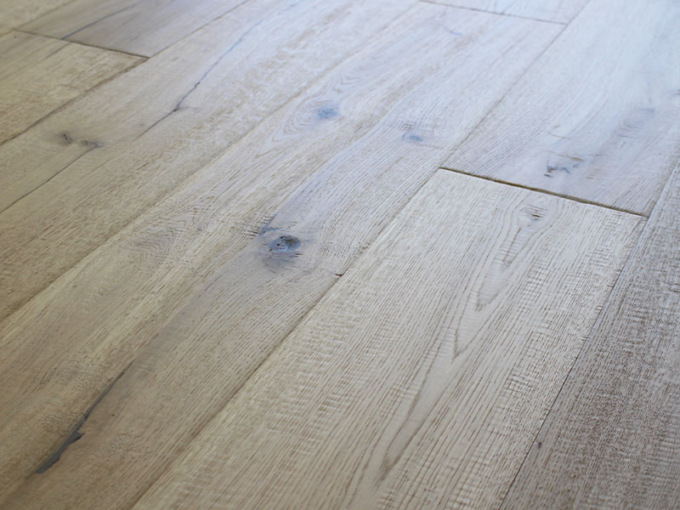 Parquet a spina di pesce: cosa lo ha reso un classico senza tempo