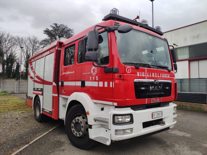 Incendio alla canna fumaria della torrefazione, laboratorio fuori uso