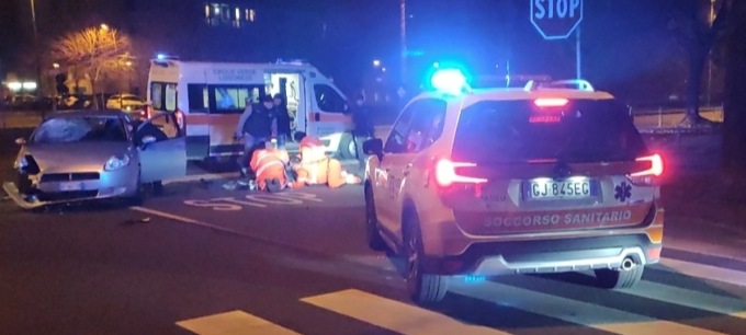 Travolto da un’auto mentre è in scooter: 16enne muore in ospedale
