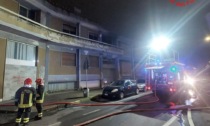 A Desio fiamme in un edificio disabitato, massiccio intervento dei Vigili del Fuoco