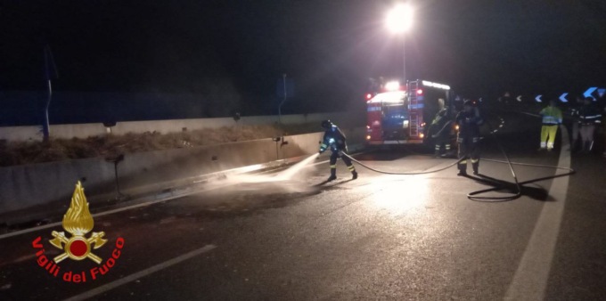 Frutta cade dal camion, Valassina chiusa e traffico in tilt