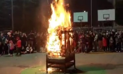 Benedizione degli animali con salsiccia e arrosticini. Il falò di Sant’Antonio accende.... le polemiche