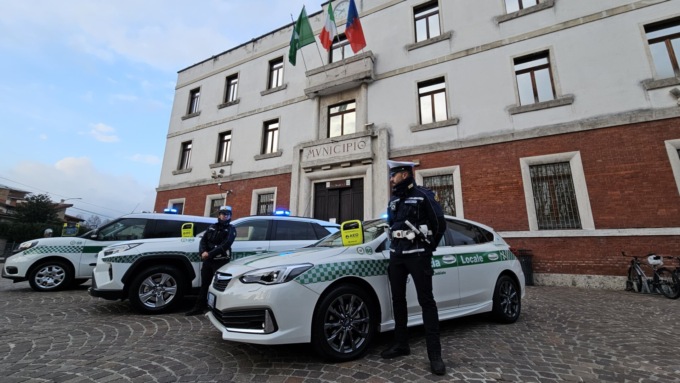 A Limbiate c’è il defibrillatore sulle auto della Polizia Locale