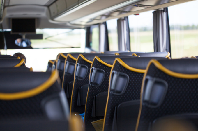 FlixBus lancia gli autobus a energia solare in Italia, gli esperti parlano di punto di partenza “green” e impatto sui prezzi