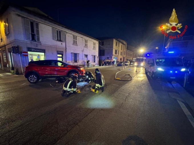 Scontro tra un’auto e una bici elettrica, ferito un 25enne a Paina