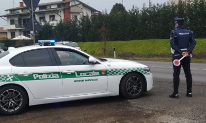 Senza patente, scappa all'alt della Polizia Locale: denunciato