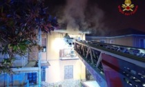 Incendio in un'abitazione: messa in salvo una persona