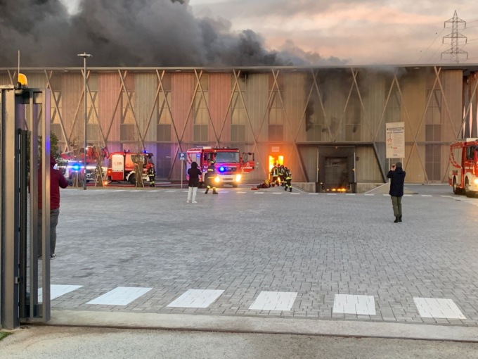 Devastante incendio alla “Planet Farms”