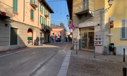 Operaio travolto da un furgone mentre effettua i lavori di posa della fibra