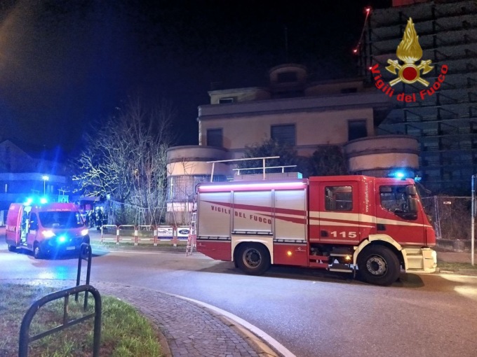 A Desio fiamme nella notte nella palazzina Cremonini