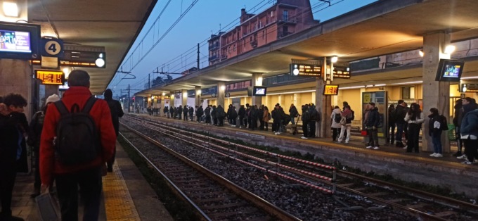 Guasto sulla linea, treni in ritardo