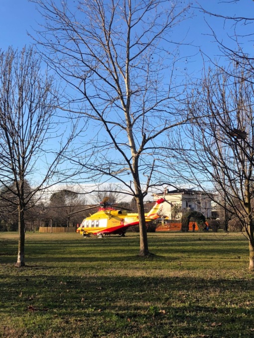 Bimbo con la febbre alta, nel parco atterra l’elisoccorso