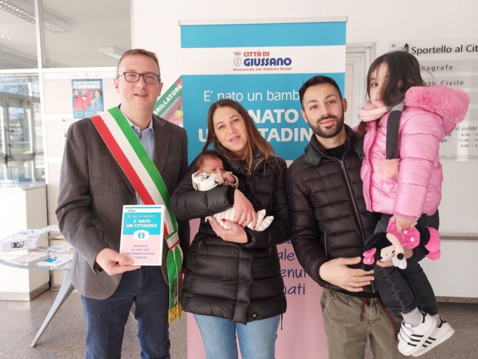 “Kit di benvenuto” a Edoardo, il primo giussanese nato nel 2024